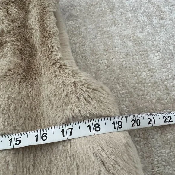 Aritzia Babaton Faux Fur Vest XXS - Picture 6 of 8